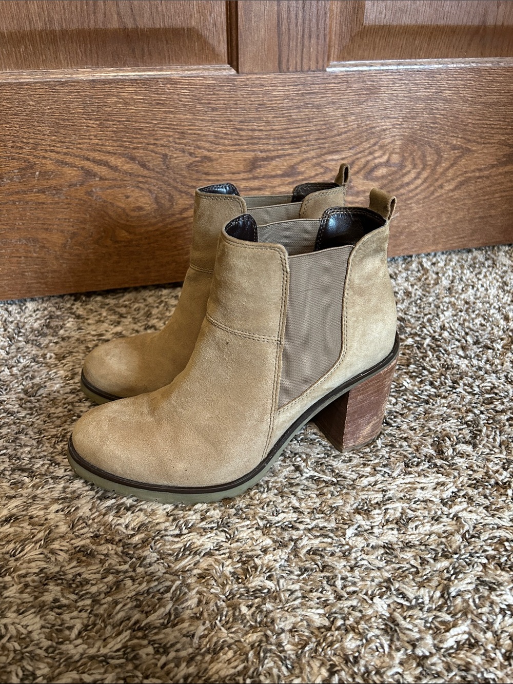 Crevo Alicia Chelsea Hiker Heel Boots Women’s 8.5 Dark Taupe Suede